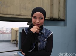 Tantri Kotak Pastikan Kondisinya Baik Usai Jatuh dari Panggung Setinggi 2 Meter