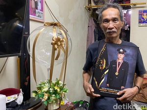 Bangganya Sopir Angkot di Bandung Saat Anak Dilantik Jadi Polisi Bangganya Sopir Angkot di Bandung Saat Anak Dilantik Jadi Polisi