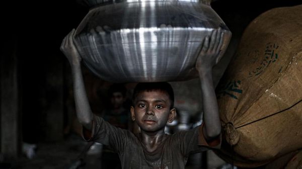 Potret Pilu Pekerja Anak di Bangladesh