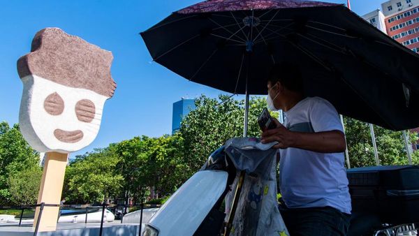 Es Krim Raksasa Tiba-tiba Muncul di China