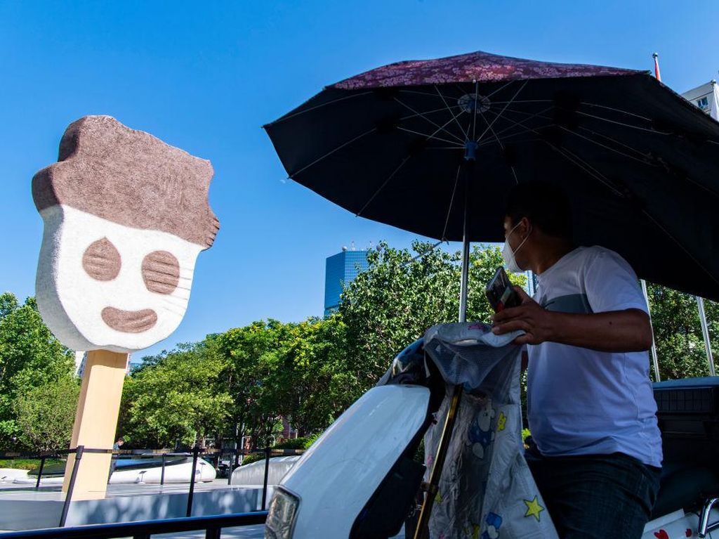 Es Krim Raksasa Tiba-tiba Muncul di China Es Krim Raksasa Tiba-tiba Muncul di China