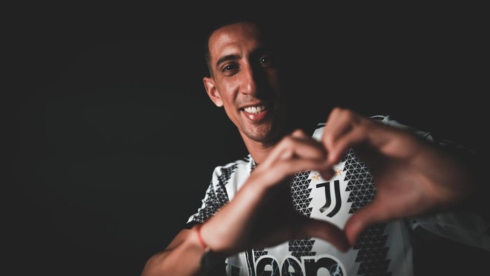 TURIN, ITALY - JULY 08: Juventus Unveil New Signing Angel Di Maria on July 8, 2022 in Turin, Italy. (Photo by Daniele Badolato - Juventus FC/Juventus FC via Getty Images)