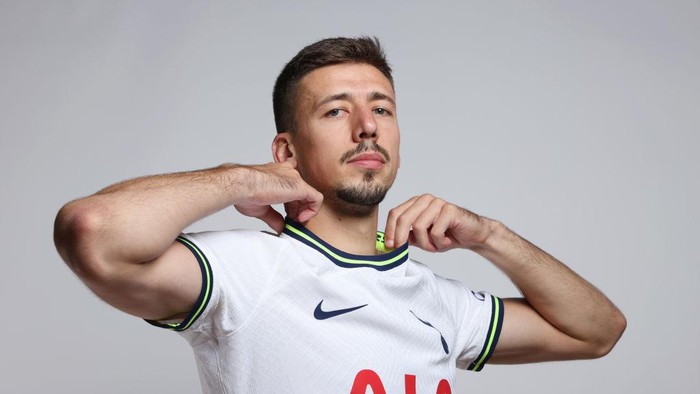 ENFIELD, ENGLAND - JULY 08: Tottenham Hotspur new signing Clement Lenglet poses for a photo at Tottenham Hotspur Training Centre on July 08, 2022 in Enfield, England. (Photo by Tottenham Hotspur FC/Tottenham Hotspur FC via Getty Images)