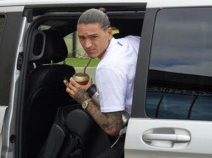 Mau Rebut Hati Fans? Darwin Nunez Bisa Tiru Cara Salah dan Mane