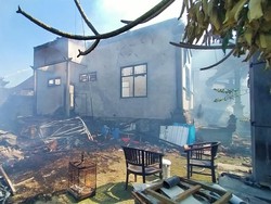 Rumah Pensiunan PNS Terbakar-Rugi Miliaran gegara Istri Bakar Sampah