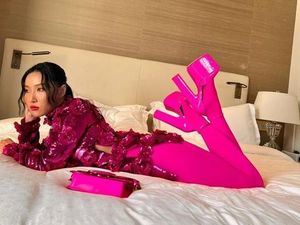 Hwasa Kena Mental Usai Aksi Panggung Dicap Vulgar, Nangis di Tempat Parkir