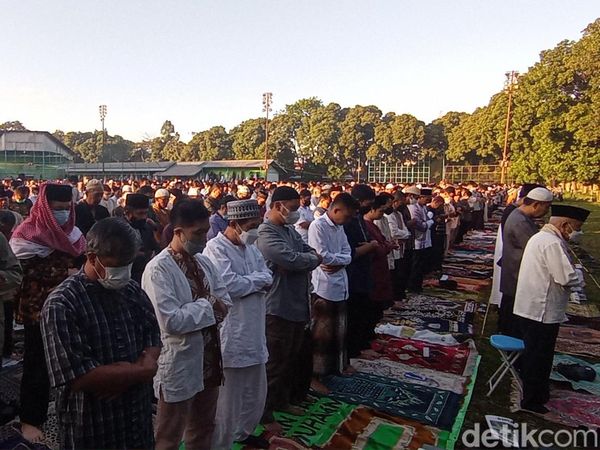 Salat Iduladha, Warga Muhammadiyah Padati Lapangan Lodaya Bandung