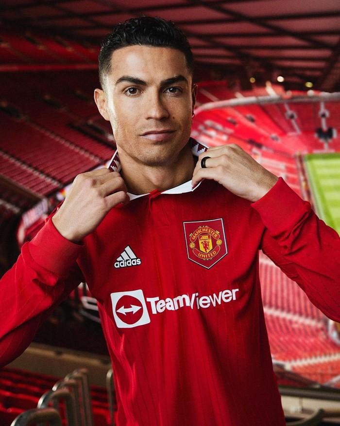 Foto Cristiano Ronaldo Dalam Balutan Jersey Baru MU