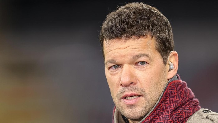 MUNICH, GERMANY - MARCH 08: Michael Ballack looks on prior to the UEFA Champions League Round Of Sixteen Leg Two match between FC Bayern München and FC Salzburg at Allianz Arena on March 8, 2022 in Munich, Germany. (Photo by Roland Krivec/DeFodi Images via Getty Images)