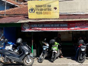 Kisah Tukang Ojek Pangkalan Cirebon yang Bertahan di Era Digital