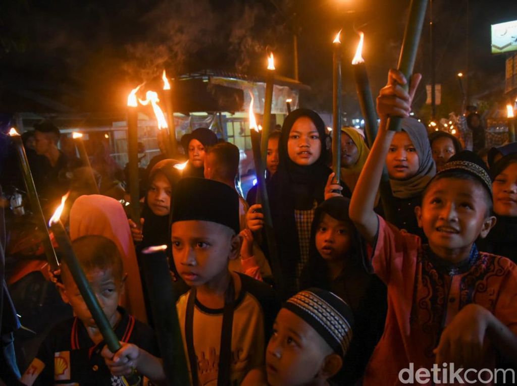 10 Tradisi Tahun Baru Islam di Indonesia, Ada Kirab Muharram hingga Pawai Obor