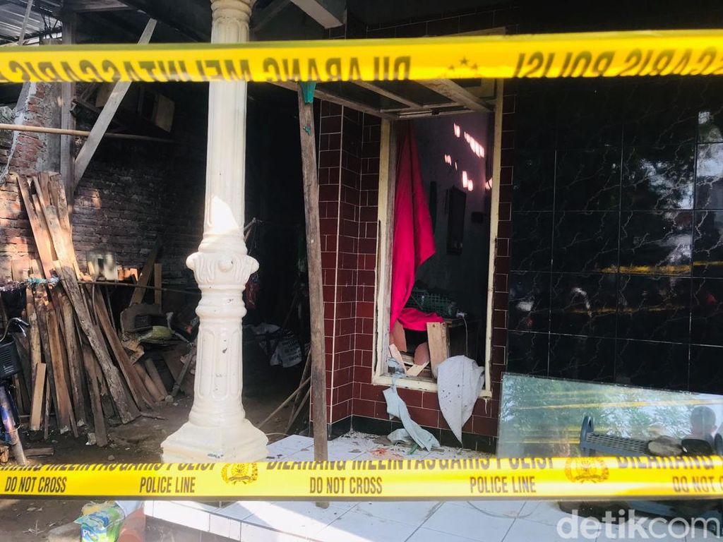 Petaka Remaja Mojokerto Tewas Kena Ledakan Petasan untuk Malam Takbiran Petaka Remaja Mojokerto Tewas Kena Ledakan Petasan untuk Malam Takbiran