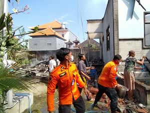 Rumah Pensiunan PNS di Dauhwaru Jembrana Hangus Terbakar