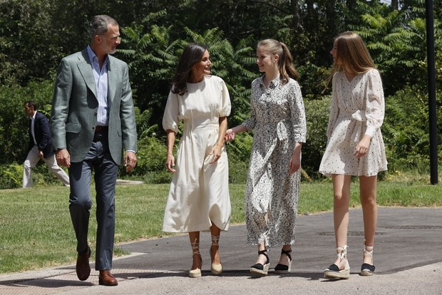 Raja Felipe VI, Ratu Letizia, Leonor Putri Asturias, dan Infanta Sofia dari Spanyol/ Foto: Casa de S.M. el Rey Raja Felipe VI, Ratu Letizia, Leonor Putri Asturias, dan Infanta Sofia dari Spanyol