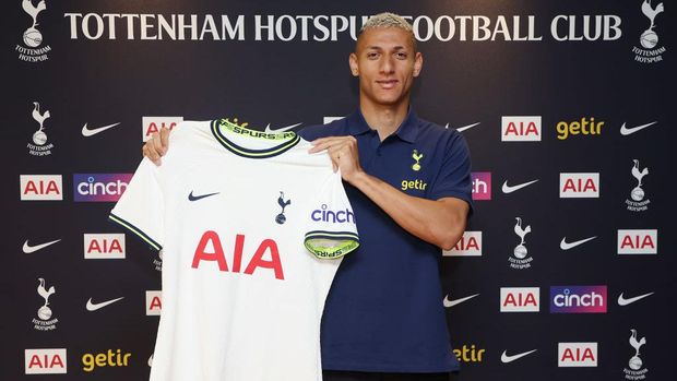 ENFIELD, ENGLAND - JULY 09: Tottenham Hotspur new signing Richarlison poses for a photo at Tottenham Hotspur Training Centre on July 09, 2022 in Enfield, England. (Photo by Tottenham Hotspur FC/Tottenham Hotspur FC via Getty Images)