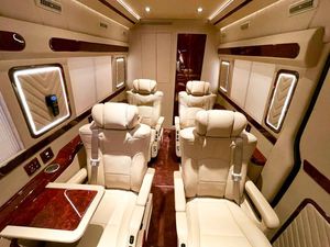 Mercedes-Benz Sprinter Ini Mewah Banget, Gak Percaya Lihat Sendiri Aja!