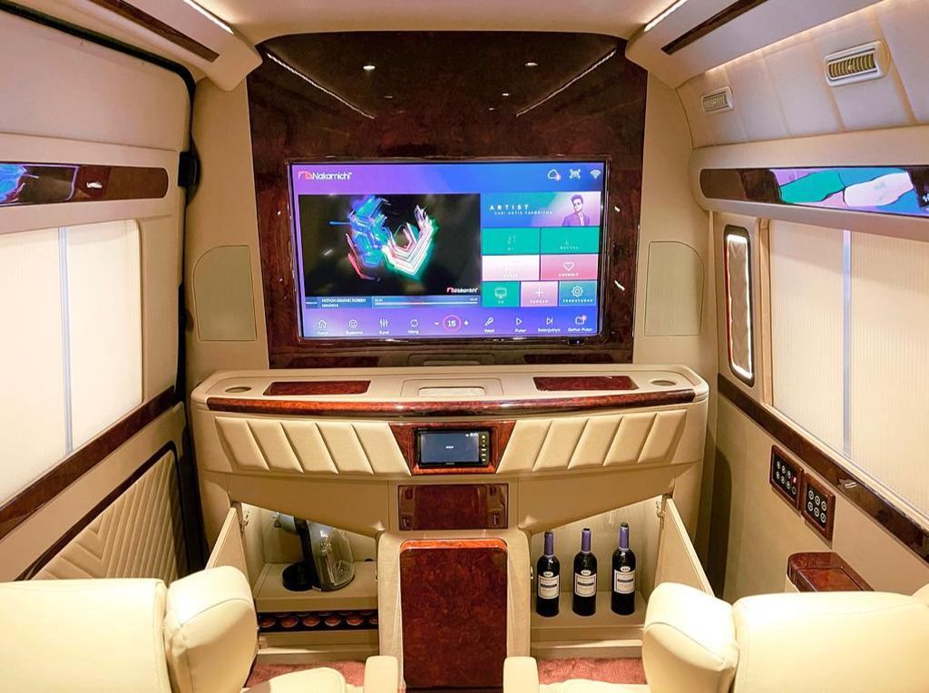 Modifikasi Interior Mercedes-Benz Sprinter, Makin Mewah Serasa Rumah Berjalan Modifikasi Interior Mercedes-Benz Sprinter, Makin Mewah Serasa Rumah Berjalan