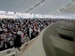 Hal yang Perlu Diperhatikan saat Lontar Jumroh, Jemaah Lansia Bisa Diwakilkan