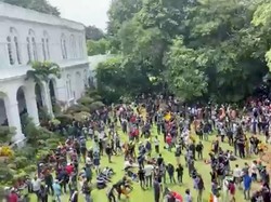 Mendebarkan Presiden Sri Lanka Dievakuasi saat Rumah Diserbu Demonstran