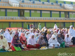 Khusyuknya Salat Idul Adha di Stadion Wergu Wetan Kudus