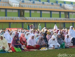Khusyuknya Salat Idul Adha di Stadion Wergu Wetan Kudus
