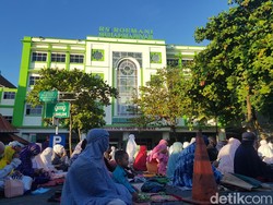 Jemaah Salat Idul Adha Padati Halaman Parkir RS Roemani Semarang