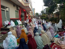 Gelar Salat Idul Adha, Jemaah di Masjid Nurul Alam Jaksel Ramai