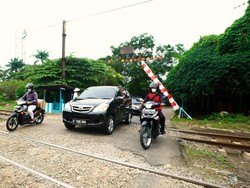 Paradoks Perlintasan Liar Jalur Kereta, Bertaruh Keselamatan Demi Kecepatan