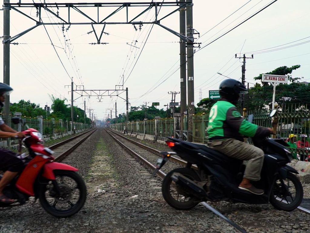 Solusi Wali Kota Depok untuk Menutup Perlintasan Liar Jalur Kereta