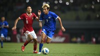 Pada menit ke-29, Filipina bisa mencuri gol ke gawang Indonesia. Berawal dari kesalahan pemain belakang Indonesia dalam mengantisipasi bola, Justin Lawrence bisa meneruskan bola liar di depan gawang dengan sepakan keras. Bolanya masuk ke gawang Indonesia. Skor menjadi 2-1, Indonesia masih unggul atas Filipina.