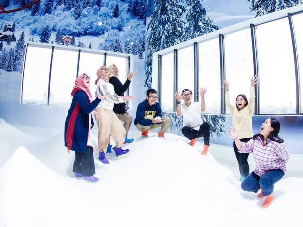 5 Aktivitas Seru buat Liburan Ramai-ramai di Trans Snow World Bekasi
