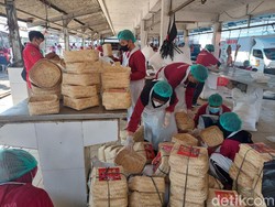 Walkot Eri Minta Pembagian Jangan Pakai Plastik: Gunakan Besek Atau Daun