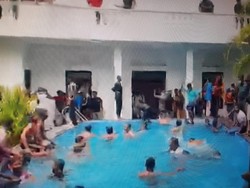 Kala Demonstran Main Air di Kolam Renang Kepresidenan Sri Lanka