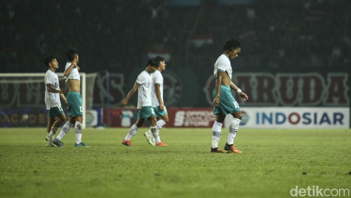 Timnas Indonesia U-19 gagal lolos ke semifinal Piala AFF U-19 2022. Meski berhasil kalahkan Myanmar 5-1, Garuda Muda berada di urutan ketiga klasemen Grup A.