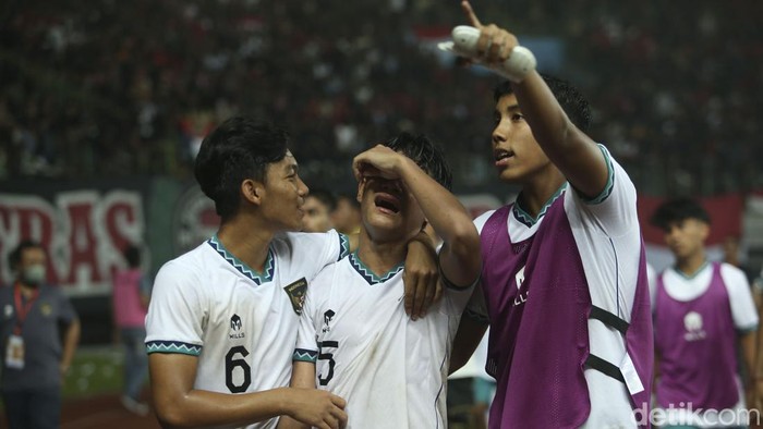 Timnas Indonesia U-19 gagal lolos ke semifinal Piala AFF U-19 2022. Meski berhasil kalahkan Myanmar 5-1, Garuda Muda berada di urutan ketiga klasemen Grup A.