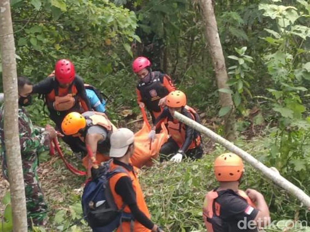 3 Hari Hilang, Lansia Bondowoso Ditemukan Tewas Mengapung di Sungai 3 Hari Hilang, Lansia Bondowoso Ditemukan Tewas Mengapung di Sungai