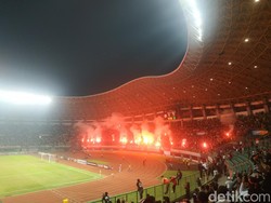 Suporter Ricuh Usai Laga Sepakbola, Fasilitas Stadion Patriot Bekasi Rusak