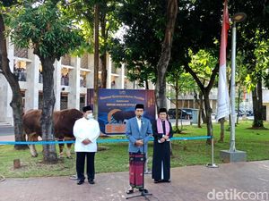Jokowi: COVID Masih Ada, Pakai Masker Dalam dan Luar Ruangan Keharusan