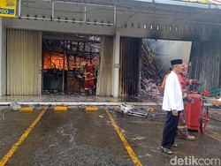 Kebakaran Ludeskan Minimarket di Babakan Pangandaran