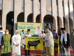 Rayakan Idul Adha, Golkar Salurkan Ratusan Hewan Kurban ke Masyarakat