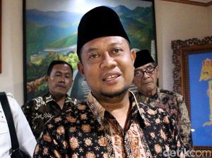 Ini Acara Pelantikan yang Bikin Kiai Muchtar Sempat Tunda Serahkan Bechi Ini Acara Pelantikan yang Bikin Kiai Muchtar Sempat Tunda Serahkan Bechi