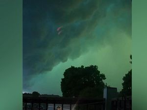 Penjelasan Ilmuwan soal Fenomena Langka Langit AS Berwarna Hijau