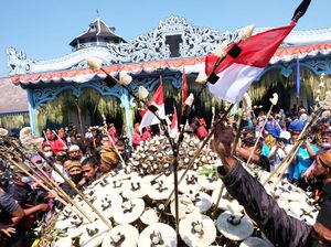 Melihat dari Dekat Tradisi Grebeg Gunungan Besar Solo