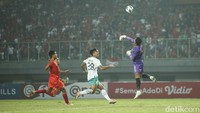 Hingga wasit meniup peluit sebagai tanda berakhirnya pertandingan, tak ada lagi gol yang tercipta.