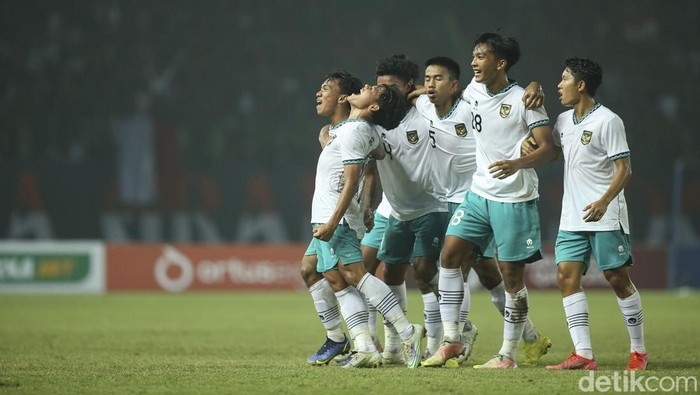 Momen Timnas Indonesia Kalahkan Myanmar 5-1 di Piala AFF U-19 2022 Timnas Indonesia U-19 pesta gol saat melawan Myanmar di Piala AFF U-19 2022. Garuda Nusantara menang 5-1, namun dipastikan gagal melaju ke babak semifinal.