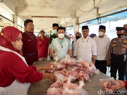 Plt Gubernur Jatim Imbau Warga Potong Hewan Kurban di RPH