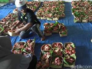 Ponpes di Klaten Kemas Daging Kurban Pakai Daun Jati Sejak 2003 Ponpes di Klaten Kemas Daging Kurban Pakai Daun Jati Sejak 2003