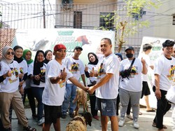 Potong 2 Kambing, Teman Sandi Bagikan Daging Kurban ke Warga Jakarta