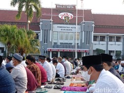 Salat Id Bareng Warga di Taman Surya, Walkot Eri Sampaikan Makna Berkurban