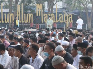 Warga Antusias Salat Idul Adha di Alun-alun Majalaya Warga Antusias Salat Idul Adha di Alun-alun Majalaya